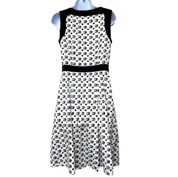 CAROLINA HERRERA NEW YORK Fit Flare Sleeveless Black White Print Midi Dress 4 - Picture 4 of 16